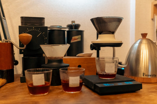 淹れ方を変えた3杯のコーヒーを並べたところ